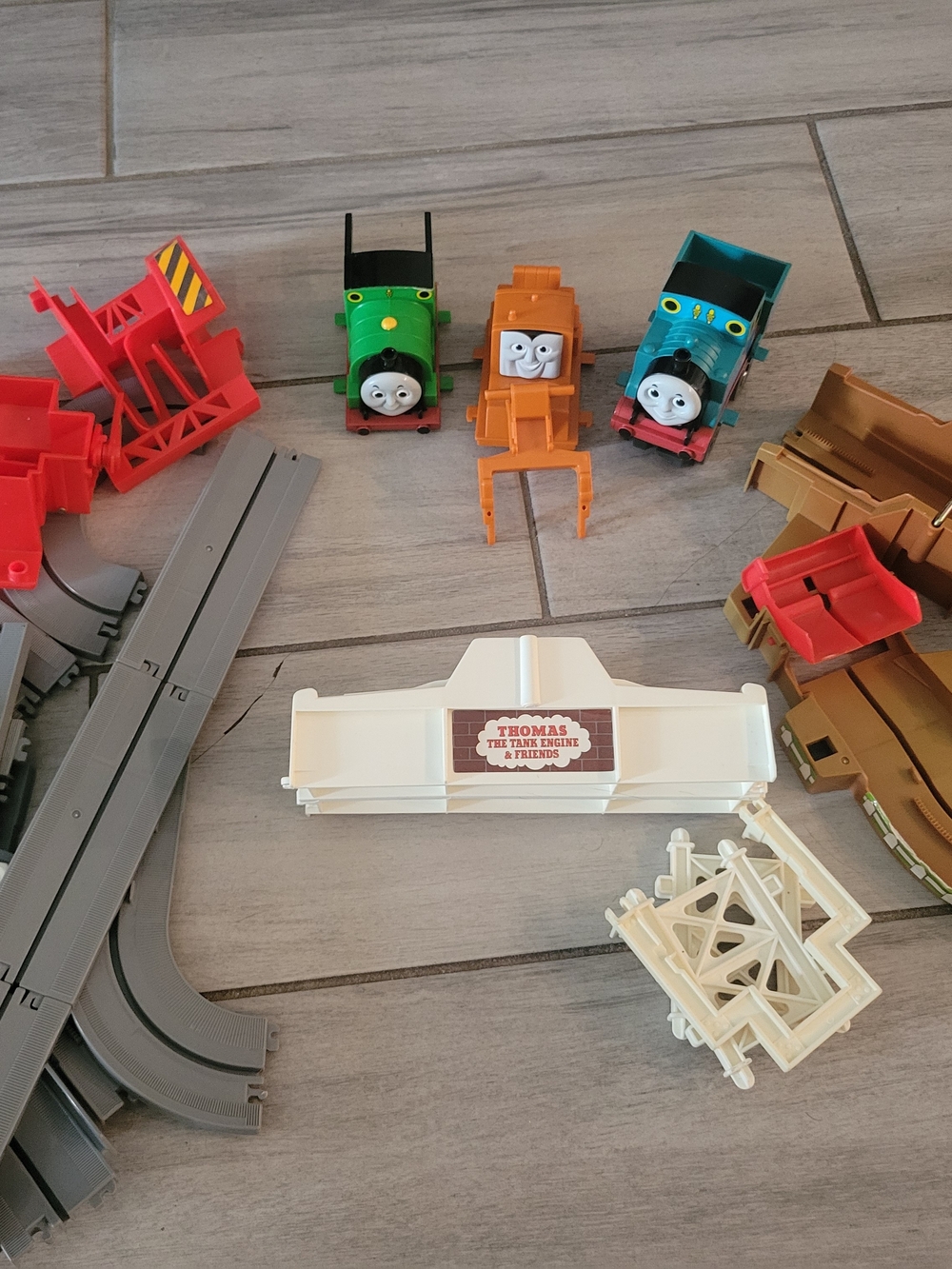 Thomas & Friends Kids Toy Train Set Accessories - White Sign and Mixed Engines